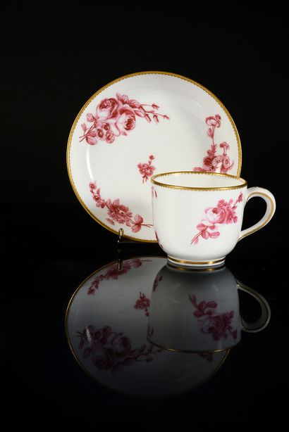 null Bouillard" cup (1st size) and its saucer in 18th century Sèvres porcelain Marks...