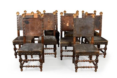 XIXe siècle, dans le style du XVIIe siècle Suite de dix chaises en noyer à haut dossier...