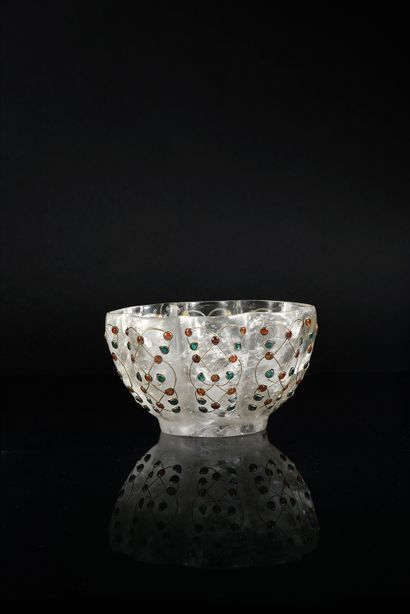 null Ribbed bowl, in the shape of an Indian bowl carved in rock crystal, placed on...