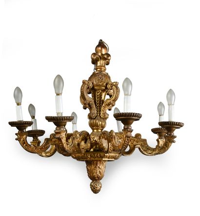 null Chandelier with eight lights out of carved and gilded wood
The shaft in baluster...