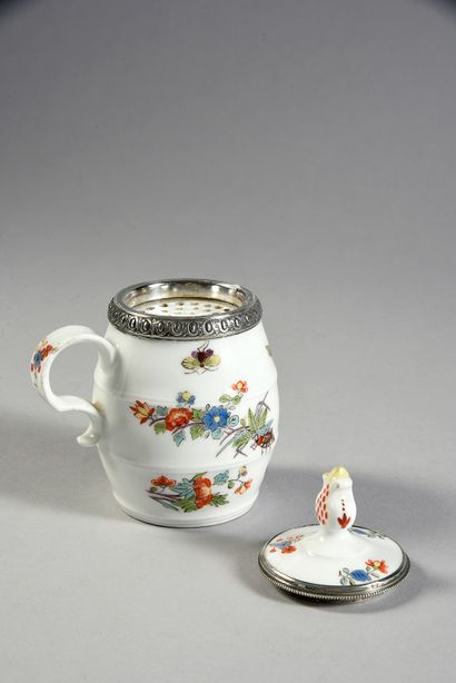 null Porcelain hourglass (?) of Meissen of the XVIIIth century, with silver mounting...