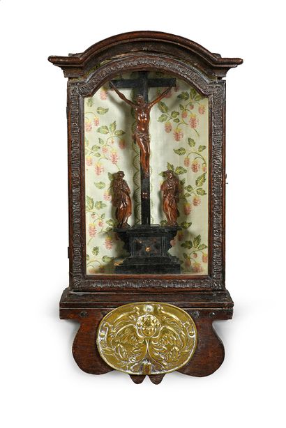 XVIIIe siècle Small oak hanging oratory opening to a door, decorated with festoons,...