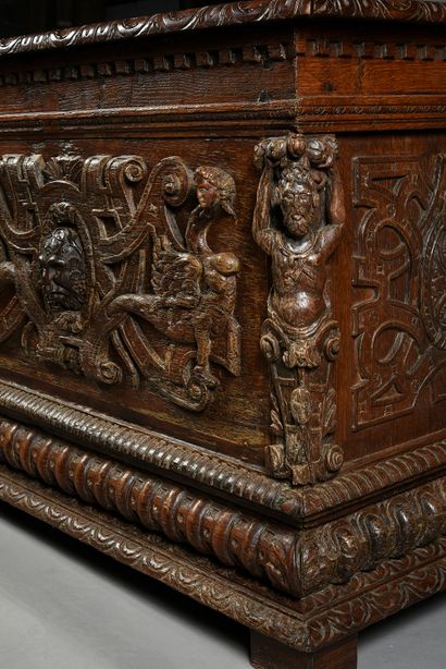 Normandie, en partie de la fin du XVIe siècle Carved oak chest, decorated with flat...