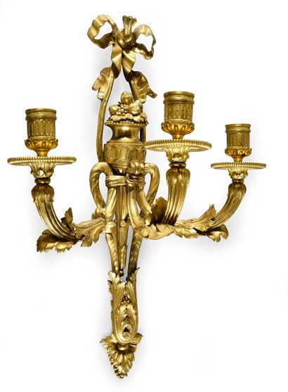 null Pair of sconces with three arms of lights, the plate finished by a base in acanthus...