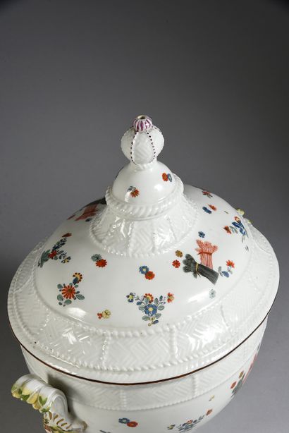null Terrine et son couvercle en porcelaine de Meissen du XVIIIe siècle Vers 1730,...