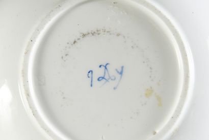null Gobelet «Bouillard» (1ère grandeur) et sa sous-tasse en porcelaine de Sèvres...