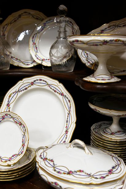 E. Bourgeois Paris Déposé Important porcelain table service with contoured edge decorated...
