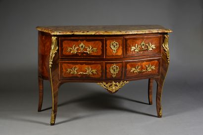 null Chest of drawers with four drawers on two rows, decorated with rosewood veneer...