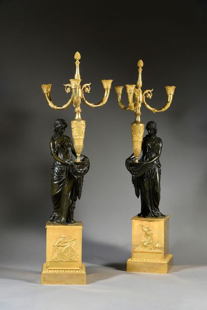null Pair of girandoles in chased, patinated and gilded bronze, with a figure of...