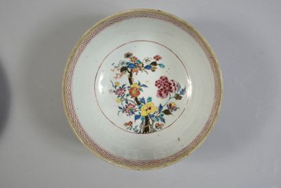 null Terrine circulaire et son couvercle en porcelaine de Chine, Qianlong, XVIIIe...