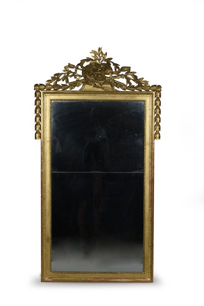 null Large gilded wood mirror, music trophy
Mercury ice.
H. : 188 x 101 cm