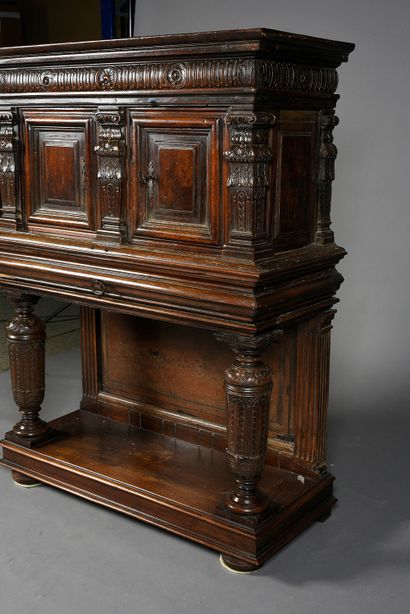 Bourgogne, vers 1600 Walnut sideboard opening to two doors and a drawer in belt,...