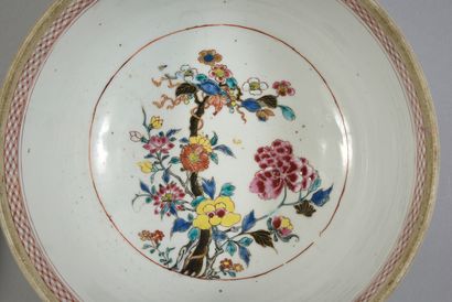 null Terrine circulaire et son couvercle en porcelaine de Chine, Qianlong, XVIIIe...