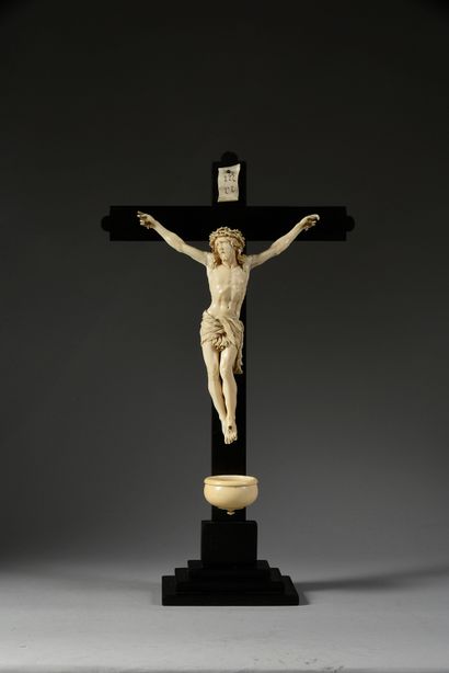 Dieppe, XIXe siècle, attribué à Jean-Baptiste Lefebvre, (1846 - 1906) Crucifix avec...