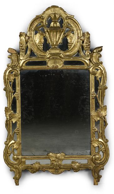 null Small mirror with a carved and gilded wood pare-close.
Provencal work of the...