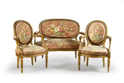 null Carved and gilded wood living room furniture composed of a sofa and a pair of...