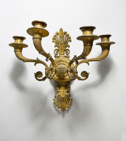 null Pair of sconces in chased and gilded bronze, the round plate decorated with...