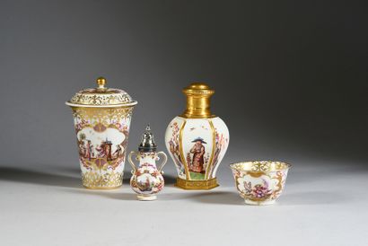null Set of 18th century Meissen porcelain Porcelain circa 1730-40, marks in blue...