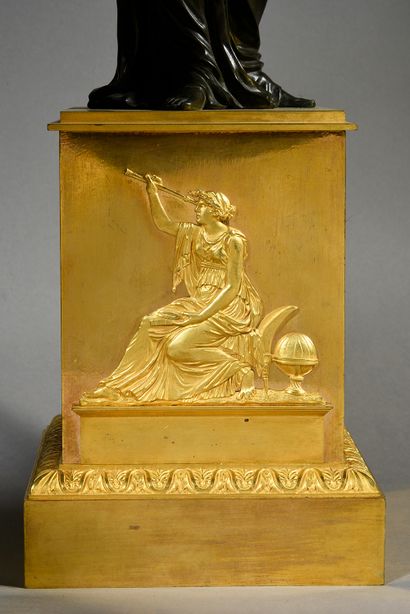 null Glace Louis XVI Guirlandes et trophée d'arme (petits manques )
123 x 84 cm