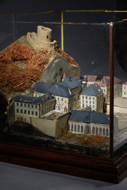 null Model of the castle of La Roche Guyon in cardboard paper, vegetable foam and...
