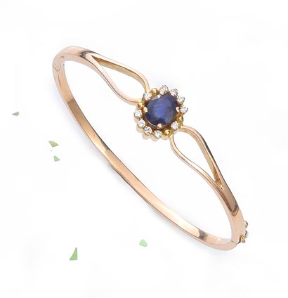 null Bracelet in gold 750e, decorated with an oval sapphire in a circle of small...