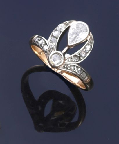 Duchess-type ring in two shades of gold 750e,...