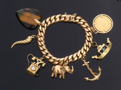 null Bracelet gourmette in gold 750th, decorated with charms: a coin of 20 gold sovereigns...