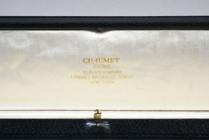 CHAUMET Grand écrin à bracelet en cuir grainé bleu marine chiffré au monogramme du...