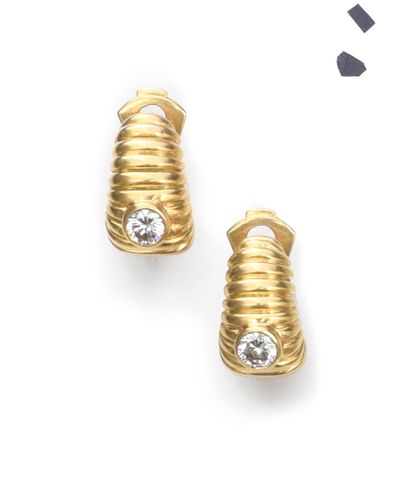 null Pair of gold ear clips, each with a brilliant cut diamond (about 0.5 ct each).
H....