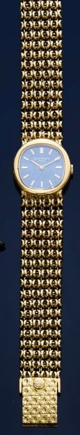 PATEK PHILIPPE Genève. Montre de dame Lady Golden en or 750e, le cadran à fond bleu...