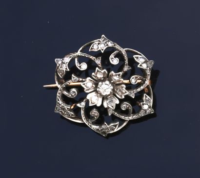 null Rosette brooch in gold 750e and silver 925e, with openwork flowers set with...