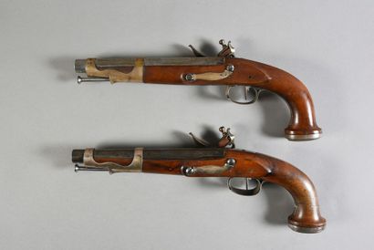 null Pair of officer's flintlock pistols, locks marked "Manufacture à Versailles",...