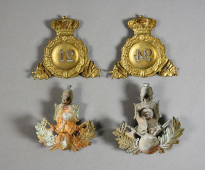 null Ensemble de quatre plaques de Shako
-Deux modèles 1845 du 21ème et 94ème Régiment
-Pour...