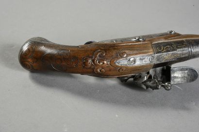 null Petit pistolet de voyage, canon à pans puis rond vers la bouche, platine à silex...