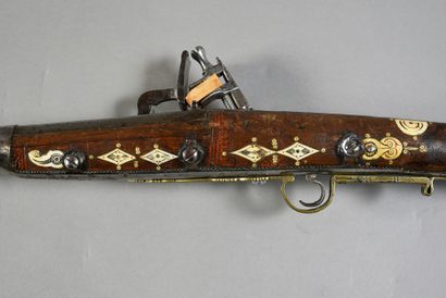 null Fusil oriental dit moukalah, platine à la chenapan, garnitures en fer et laiton,...