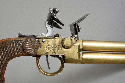 null Nice pair of pistols, superimposed bronze barrels, plates engraved with scrolls...