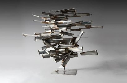 GUINO Michel (né en 1926) Mécano Tendre Sculpture en acier soudé, signée sur la base....