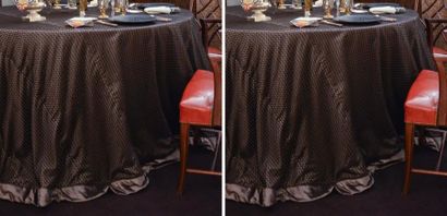 ROBIN Serge Paire de tapis de table en dentelle de cuir sur velours de soie marron....