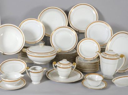 ARHEN FELDT Charles, Limoges Service en porcelaine blanche comprenant 12 assiettes...