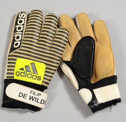 null Paire de gants portée par Filip De Wild gardien de la sélection Belge lors de...