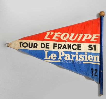 null Fanion officiel de voiture sur le Tour de France 1955 ayant vu la 3éme victoire...