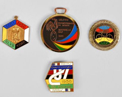 null Ensemble de 4 médailles des Championnats du Monde 1950-54-58 et 1972.