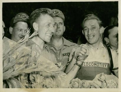 null Lot de 15 photos originales de presse sur le Tour de France 1954. Coureurs et...