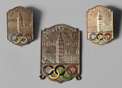 1948. Londres Ensemble de 2 badges souvenirs et un badge officiel.