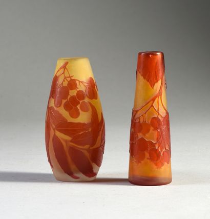 GALLÉ - Établissements (1904-1936) Vase tronconique, épreuve en verre multicouche,...