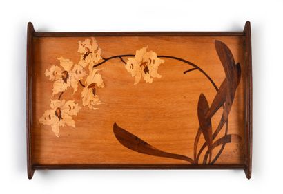 Louis MAJORELLE (1859-1926) Plateau en marqueterie à décor de branche d'orchidée
L....
