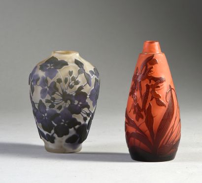 GALLÉ - Établissements (1904-1936) Vase à col enflé, épreuve en verre multicouche,...