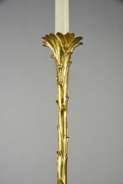 Maison BAGUÈS Lampadaire palmier en bronze doré, piétement tripode.
H. : 162 cm
Vers...