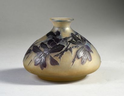GALLÉ - Établissements (1904-1936) Vase rond et plat à col galbé sur talon, épreuve...