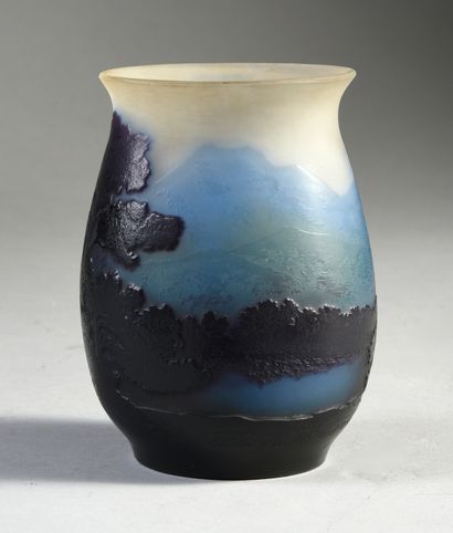 GALLÉ - Établissements (1904-1936) Vase à panse enflée et col resserré, épreuve en...